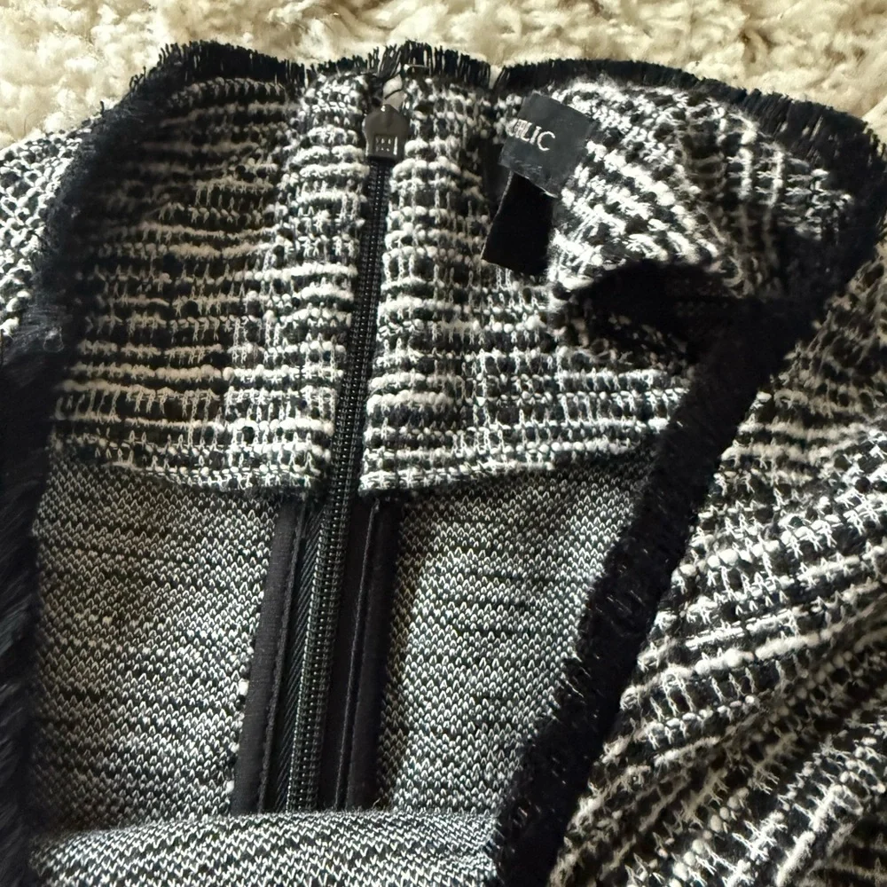 Banana Republic Chic Black and White Tweed Jacket - Picture 5 of 7